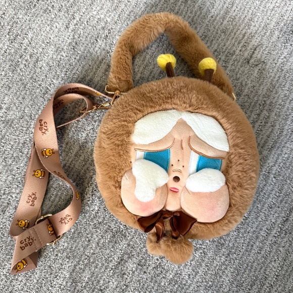 NWOTCrybaby Crying Again series Big Head bag - I’ll bring you flower Bee POPMart - Picture 3 of 15
